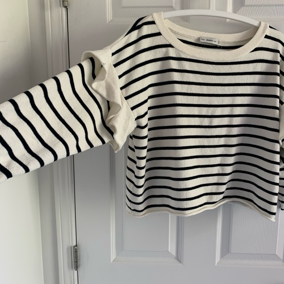 Zara Tops - Zara knit, cropped striped shirt